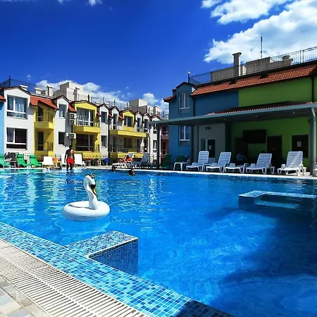 Red Zebra Apartments Apartment